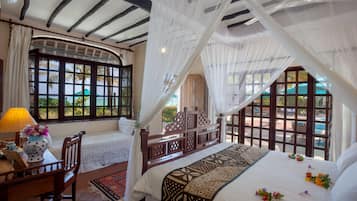 Double Room | In-room safe, desk, free cribs/infant beds, free WiFi