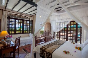 Habitación doble | Caja fuerte, escritorio, cunas gratuitas y wifi gratis