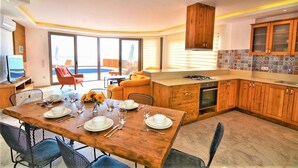 Refrigerador con freezer, horno, placa de cocina, lavavajillas