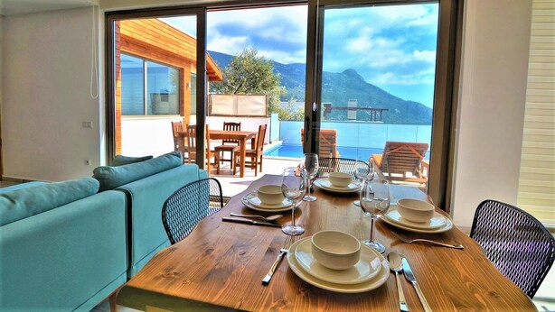 Villa, vistas a la piscina | Servicio de comidas en la habitación