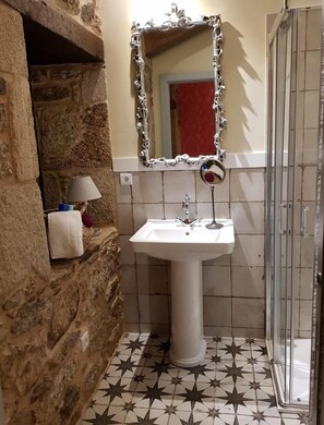 Apartment, 2 Bedrooms (La Caseta de Laura) | Bathroom