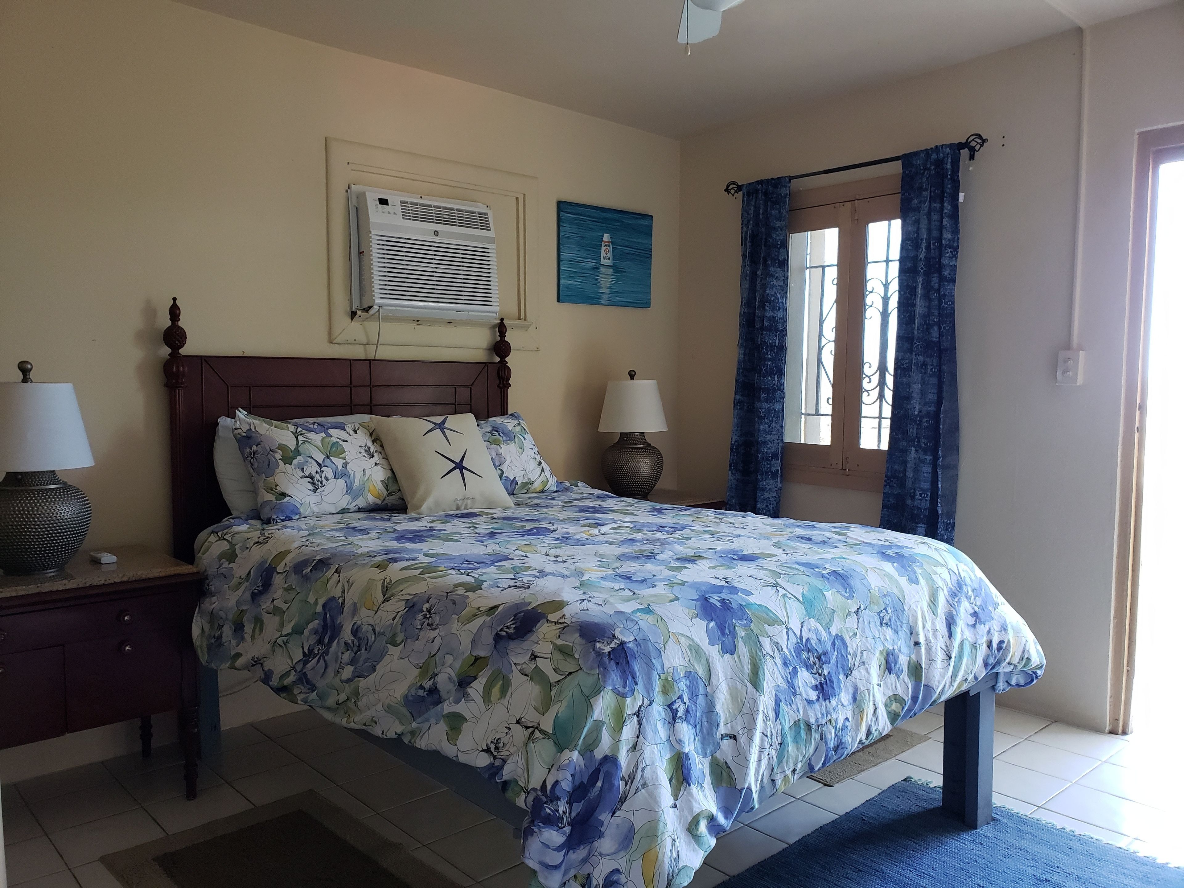 Deluxe Apartment, 1 Queen Bed with Sofa bed, Harbor View, Slope side, Apt#2 | Premium-sengetøj, senge med topmadrasser, individuelt design