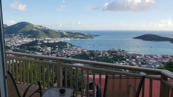Panoramic Apartment, 2 Bedrooms, Harbor View, Sea Facing, Apt#3 | Terraço/pátio