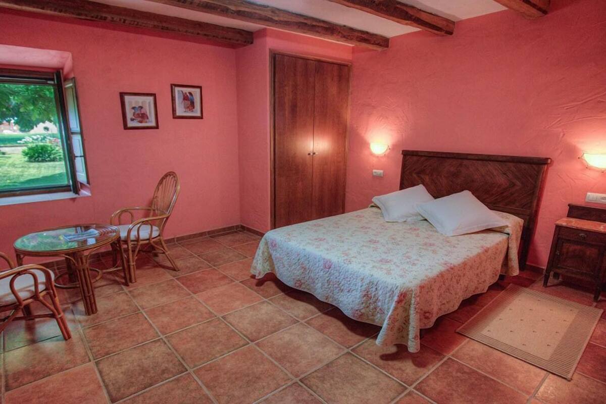 Cribs (free), WiFi (free), bed sheets