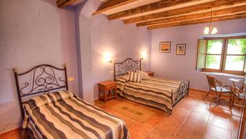 Free cots/infant beds, free WiFi, bed sheets