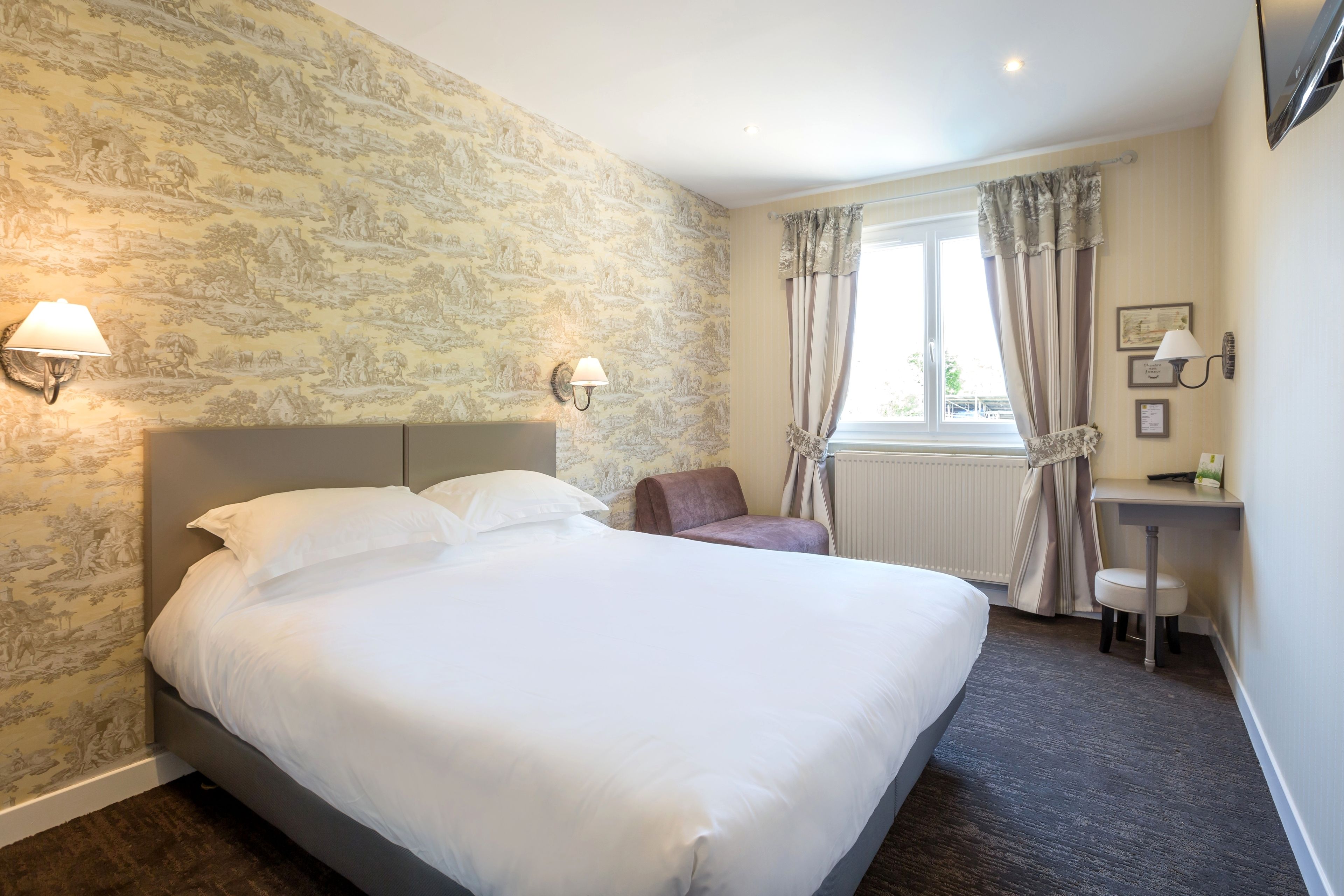 書桌、隔音、免費無線上網、床單