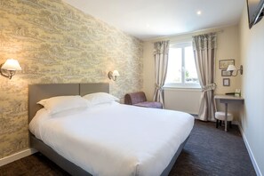 Työpöytä, äänieristys, ilmainen Wi-Fi, vuodevaatteet