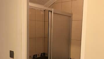 Chaussons, serviettes fournies