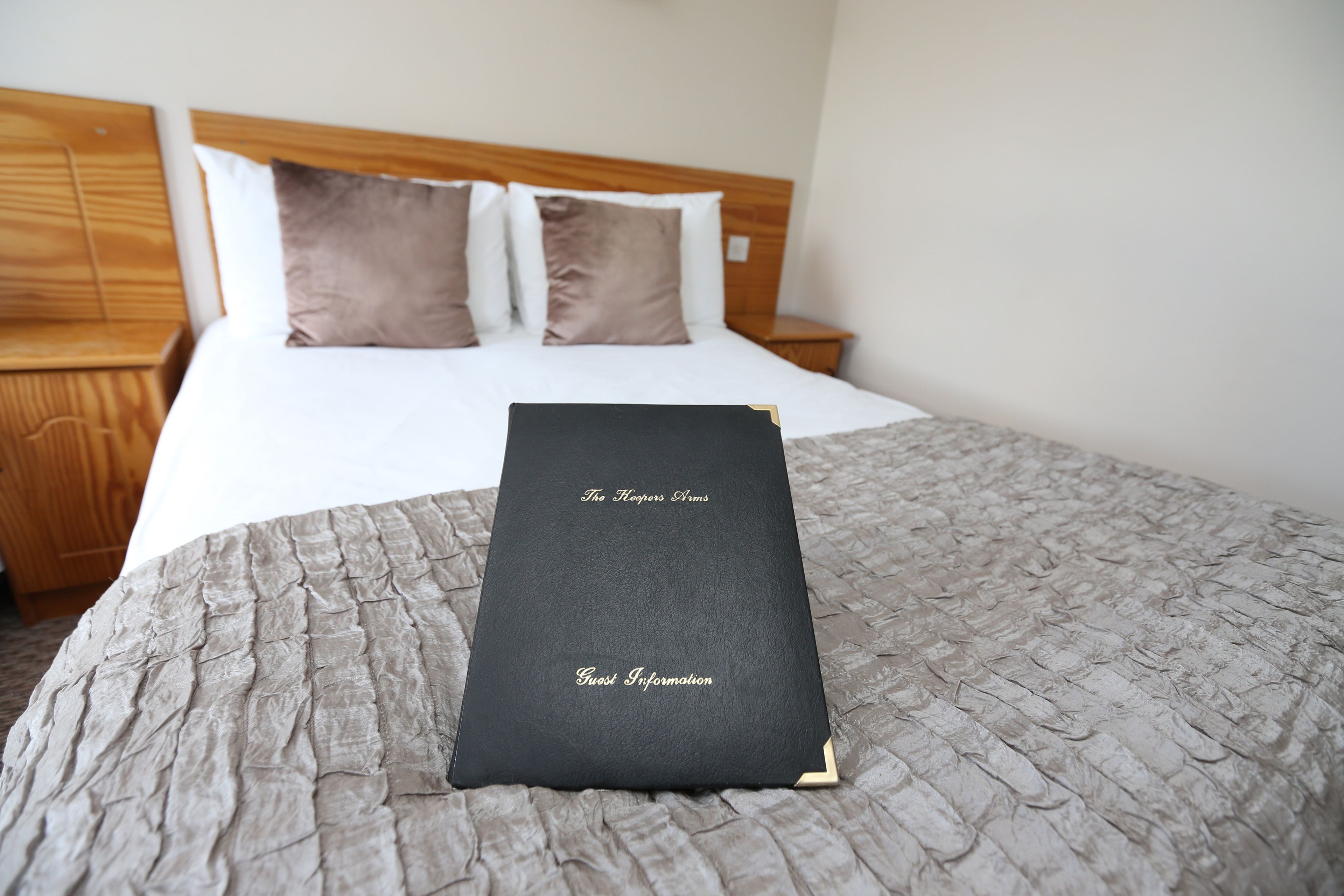 comfort double or twin room, 1 bedroom | egyptian cotton sheets, premium bedding, select comfort beds