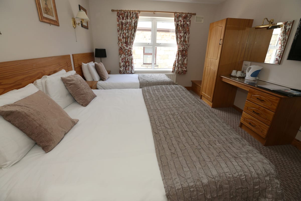 comfort double or twin room, 1 bedroom | egyptian cotton sheets, premium bedding, select comfort beds