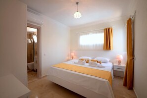 别墅, 2 间卧室 | 2 多间卧室、办公桌、床单