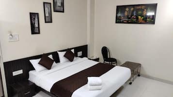 Soundproofing, free WiFi, bed sheets