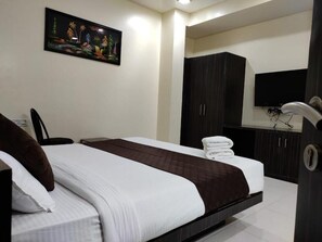 Soundproofing, free WiFi, bed sheets