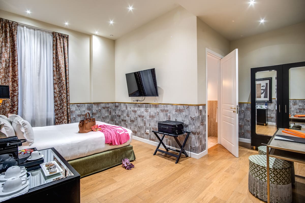 Standard Triple Room | Down comforters, in-room safe, individually decorated