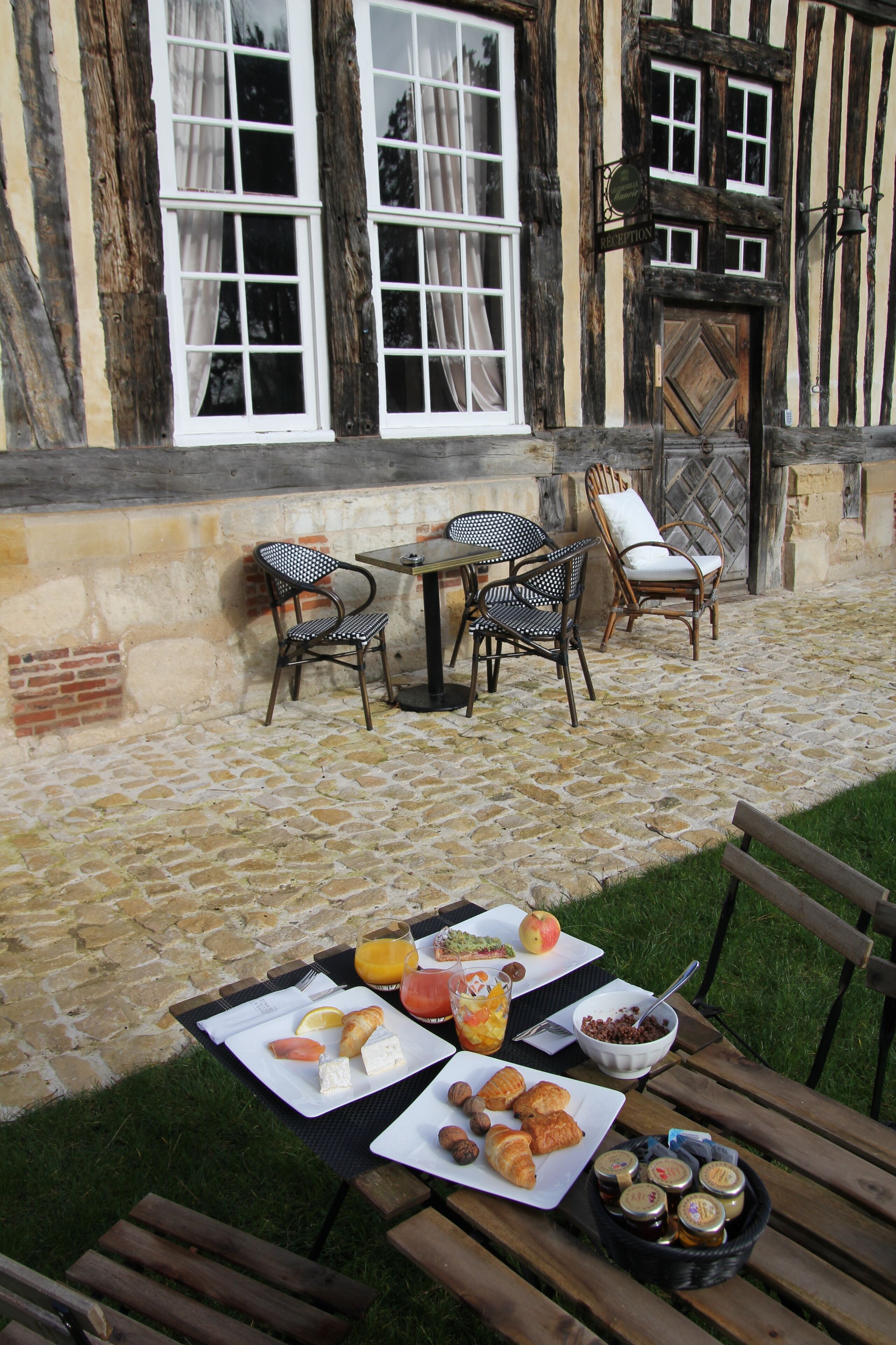 daily continental breakfast (eur 28 per person)