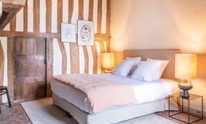 Dobbeltrom – deluxe, ikke-røyk, badekar | Minibar, safe på rommet, individuelt dekorert og individuelt innredet