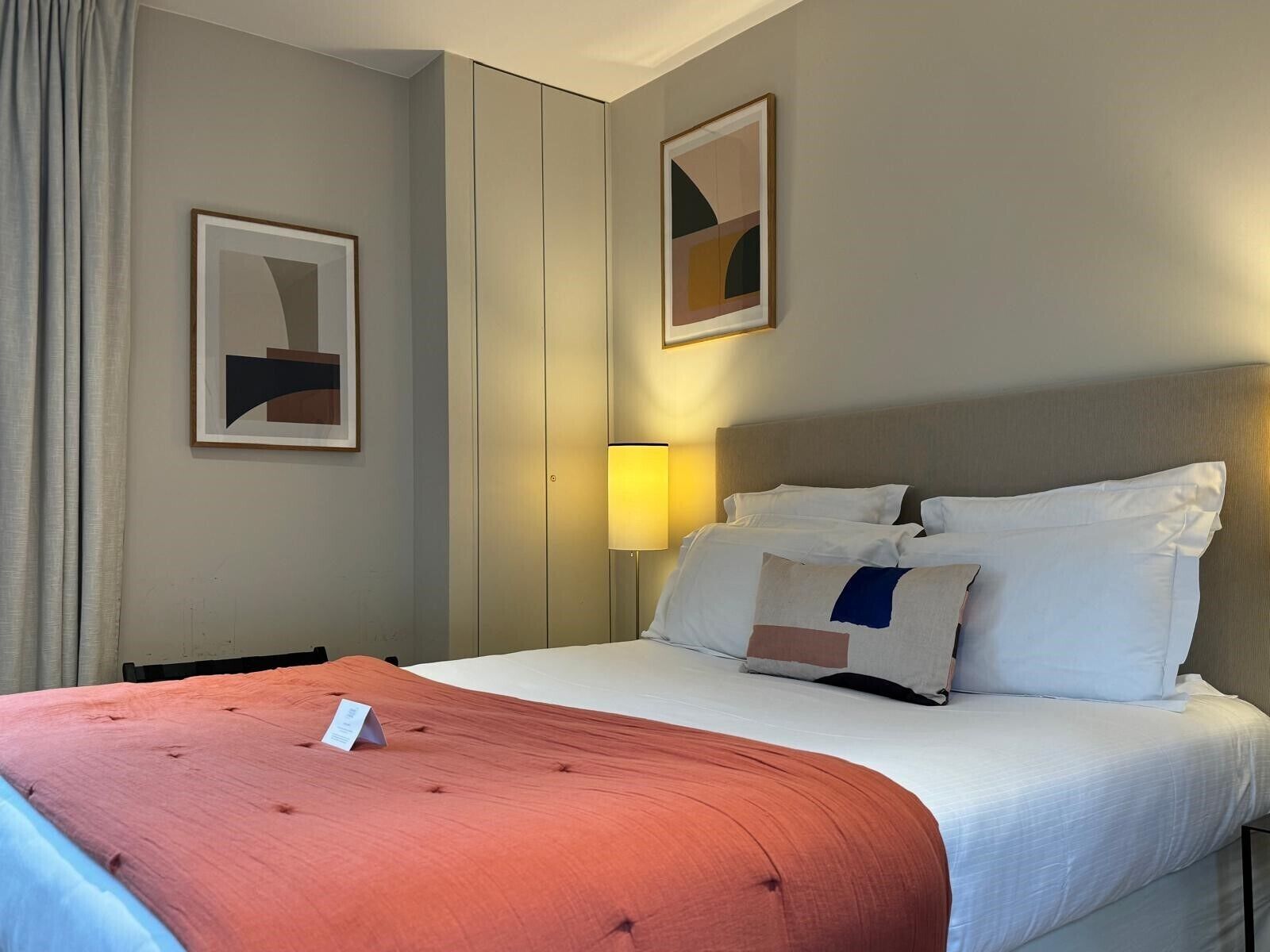 Chambre Classique | Minibar, coffres-forts dans les chambres, décoration personnalisée