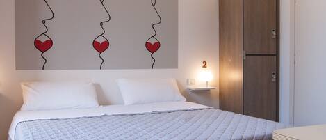 1 habitación y espacio para trabajar con laptop