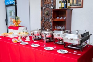 Breakfast, lunch, dinner served; local and international cuisine 