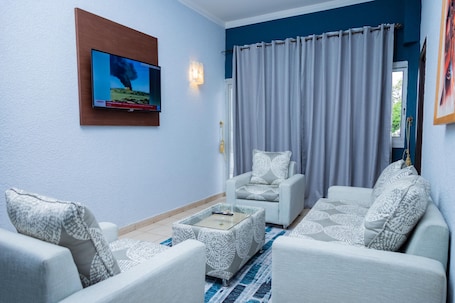 Suite | Living area | Flat-screen TV