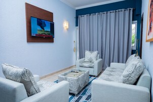 Suite | Living area | Flat-screen TV