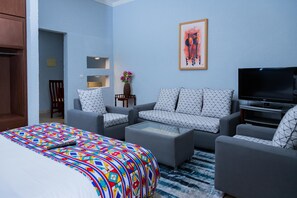 Suite Junior | Coffres-forts dans les chambres, bureau, rideaux occultants