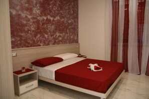 Chambre Double, 1 grand lit (Rosa Rossa) | Draps italiens Frette, literie de qualité supérieure