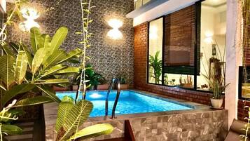 Honeymoon Villa, 1 King Bed, Valley View | Living area