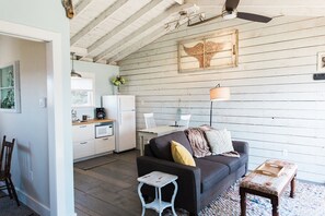 Oyster Cottage | Living area - Lighthouse Lane Cottages (Indian Harbour)