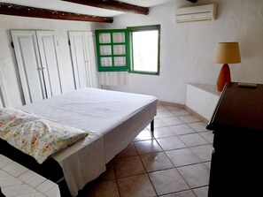 3 soverom, strykejern/-brett og sengetøy