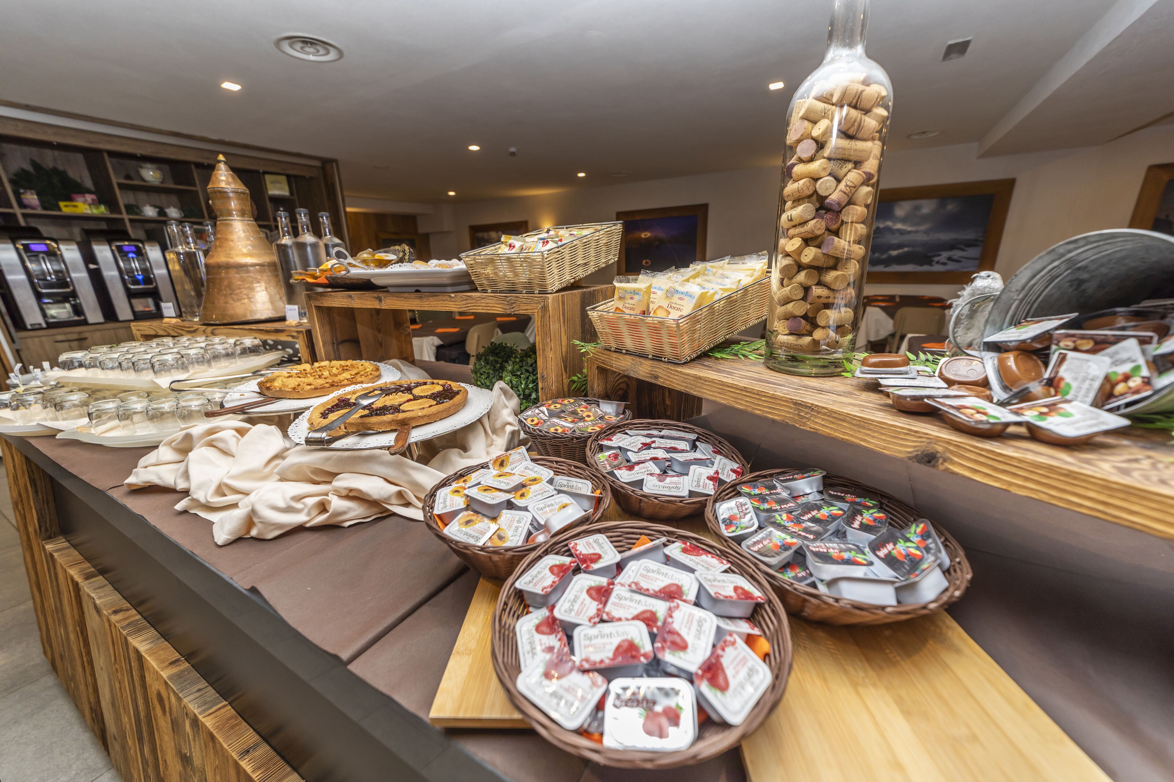 Café da manhã com buffet todos os dias (EUR 10 por pessoa) 