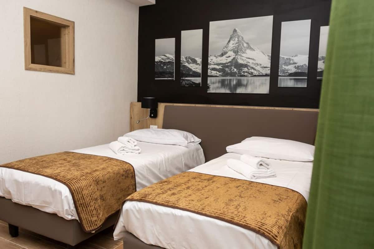 Superior Double or Twin Room, Mountain View | In-room safe, desk, cribs (surcharge), WiFi (free)