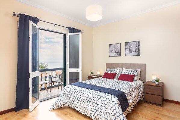 4 bedrooms, soundproofing, iron/ironing board, WiFi