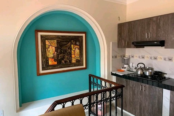 Executive Studio Suite | Private kitchen | Shared fridge, shared microwave