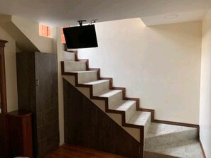 Executive Studio Suite | Iron/ironing board, bed sheets - Hostal Volunteer House (Quito)