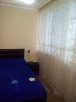 1 dormitorio, tabla de planchar con plancha, wifi y ropa de cama