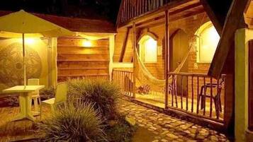 Cabaña Prestigio, 2 habitaciones, balcón (101) | Ropa de cama de alta calidad, edredón y decoración personalizada