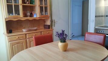 Family Condo, Garden View | In-room dining