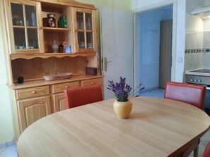 Family Condo, Garden View | In-room dining - Ferienwohnung Schütze (Berlin)