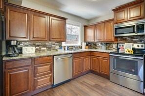 Coffee/tea maker, cookware/dishes/utensils - Pueblo House by Riverwalk, 2 Miles to Fairgrounds! (Pueblo)