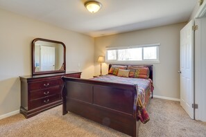 4 bedrooms, desk, Internet, bed sheets - Pueblo House by Riverwalk, 2 Miles to Fairgrounds! (Pueblo)