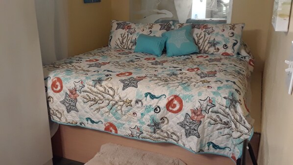 Free WiFi, bed sheets