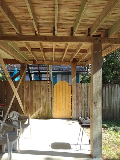 Cute Cottage, Pet Friendly- near public beach