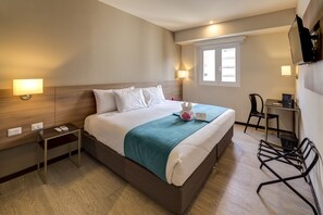 Double Room, 1 King Bed | In-room safe, blackout drapes, soundproofing, iron/ironing board - Arawi Miraflores Express (Lima)