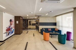 31-inch Smart TV with cable channels, TV