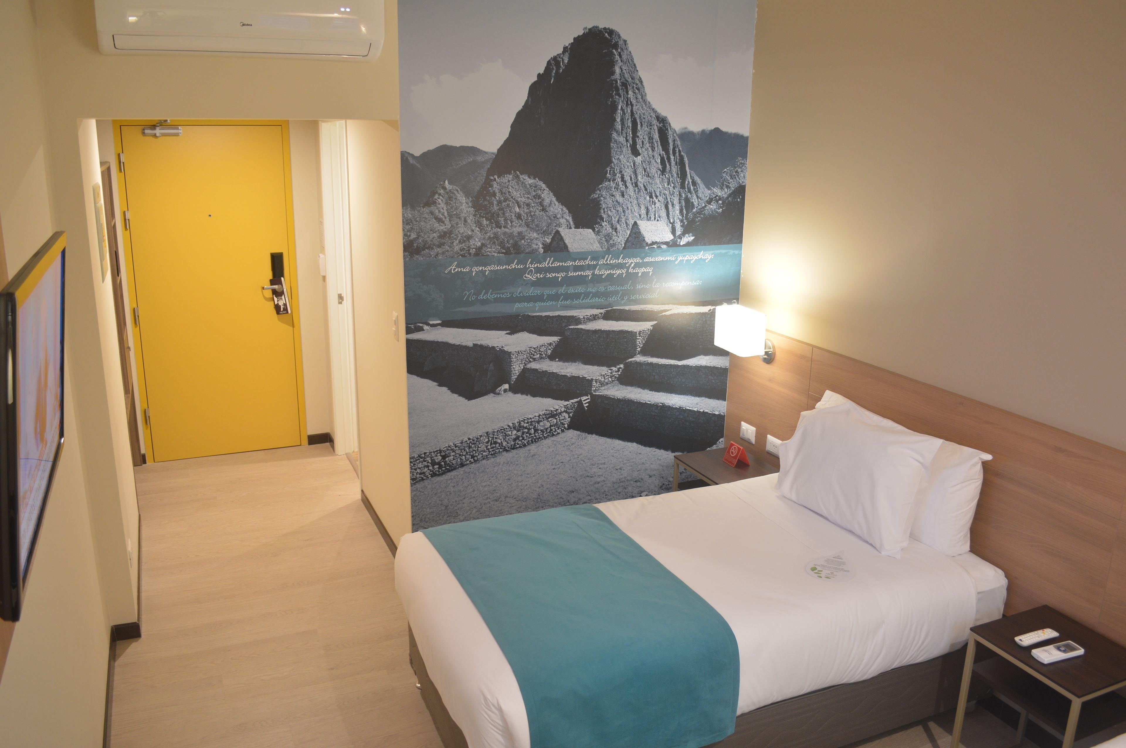 double room, 2 single beds | 1 bedroom, in-room safe, blackout curtains, soundproofing