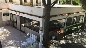 供應午餐和晚餐,地中海料理