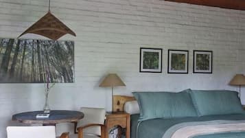 Frigobar, escrivaninha, Wi-Fi de cortesia, roupa de cama