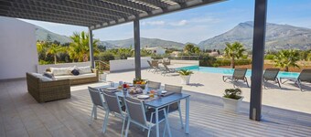 Villa Biancolilla con cinque camere e piscina