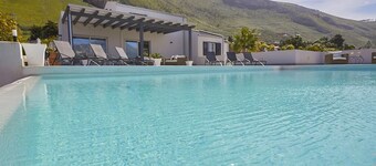 WHITE VILLA WITH POOL UP TO 9 BEDS